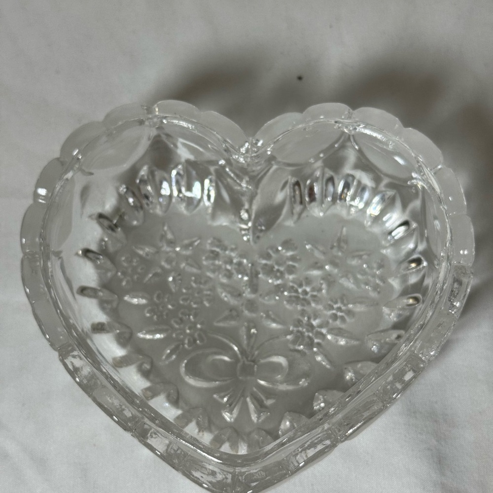Vintage Anna Hutte Bleikristall Lead Crystal Heart Dish - Frosted Hearts & Bows